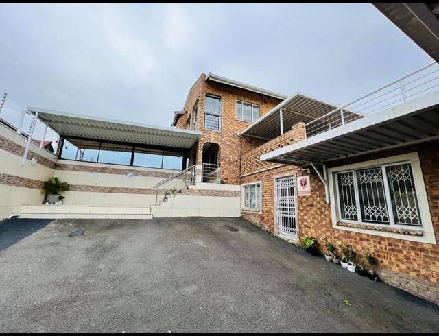 6 BEDROOM HOUSE FOR SALE IN MOORTON